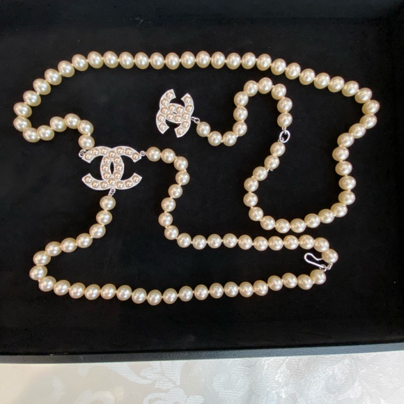 CHANEL pearl belt/necklace